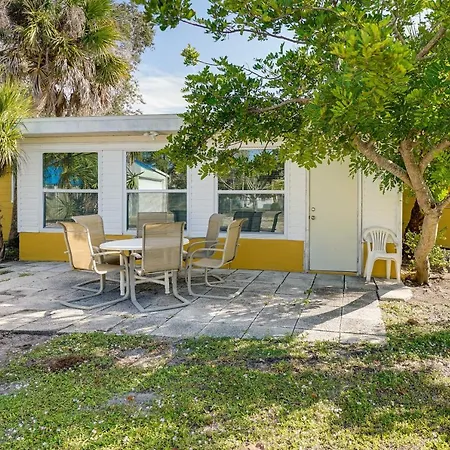 Pet-Friendly Englewood Home - 4 Mi To Beach!
